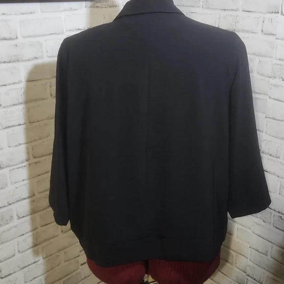 NYC Charcoal Blazer with Buttoned Pockets - Picture 2 of 10